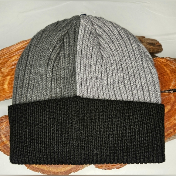 NWT Tommy Hilfiger Men's/Unisex Ribbed Cuff Logo Tri-Color Beanie - Picture 4 of 6